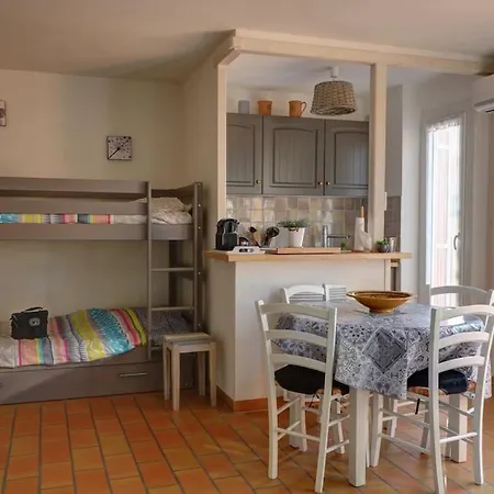T2 Vue Avec Balcon, Climatise, Piscine