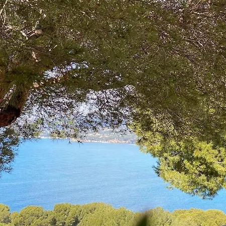 T2 Vue Avec Balcon, Climatise, Piscine